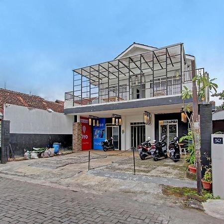 Oyo 91952 Oase Hostel 요그야카르타 외부 사진