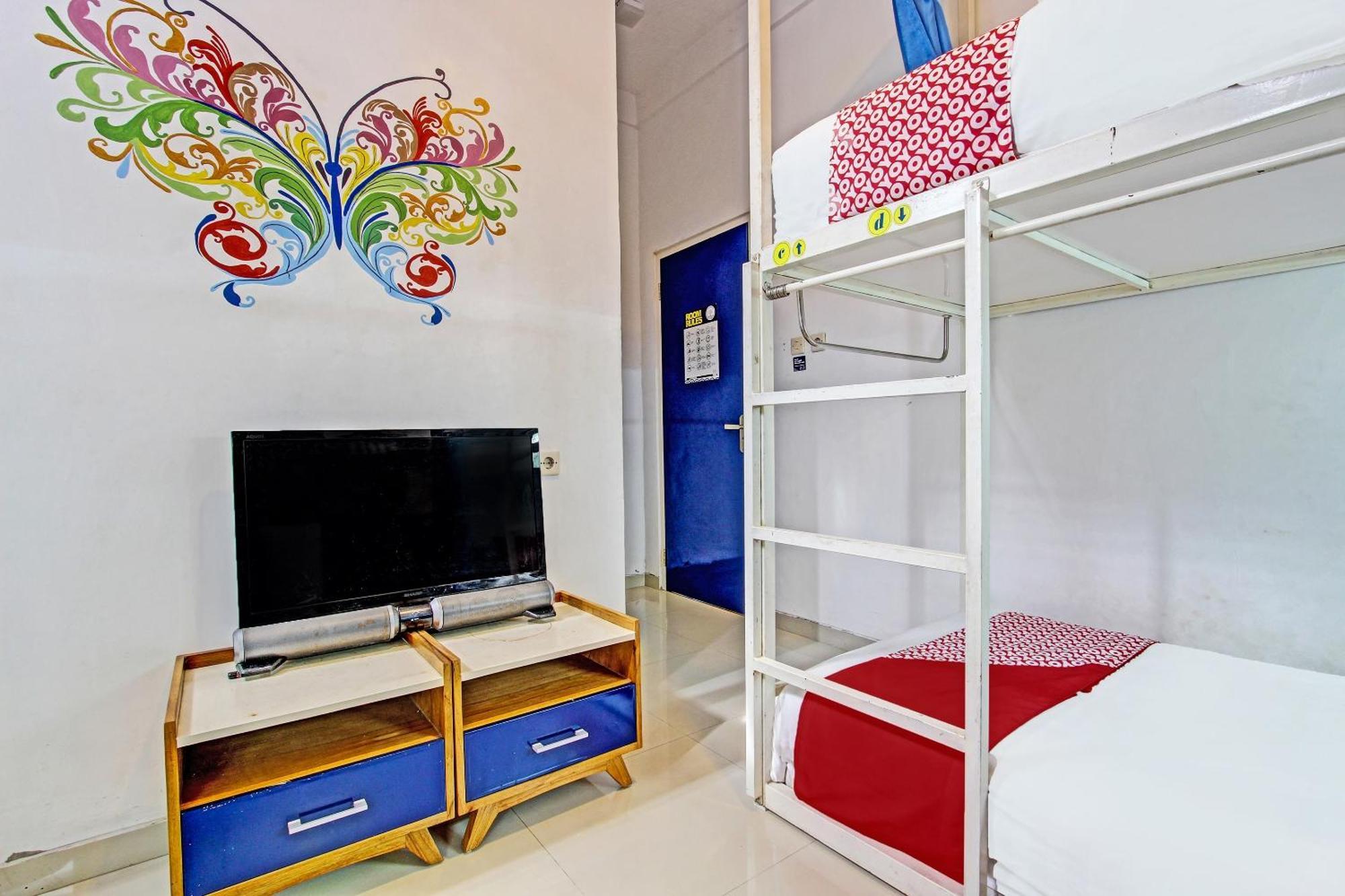 Oyo 91952 Oase Hostel 요그야카르타 외부 사진