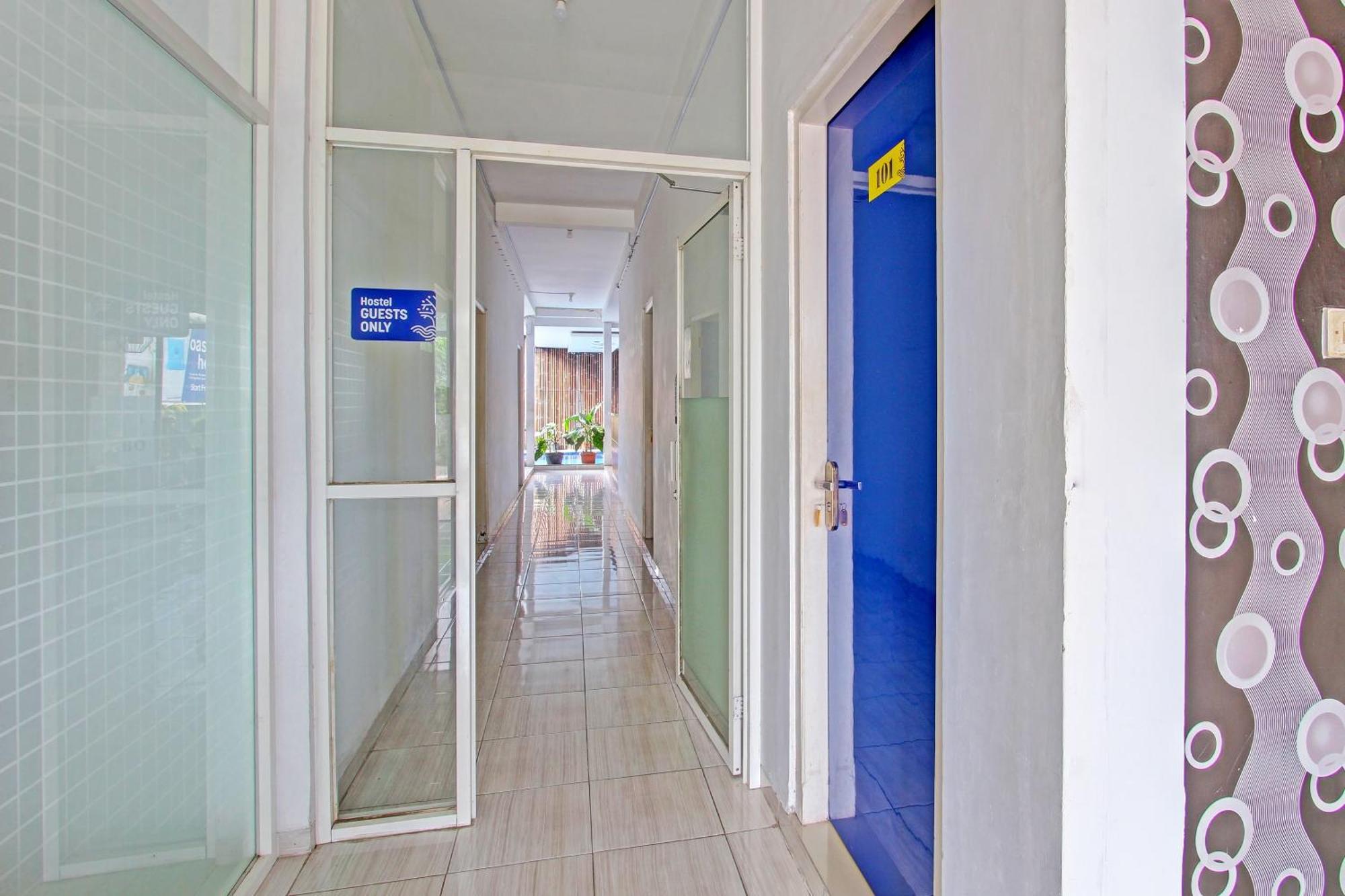 Oyo 91952 Oase Hostel 요그야카르타 외부 사진