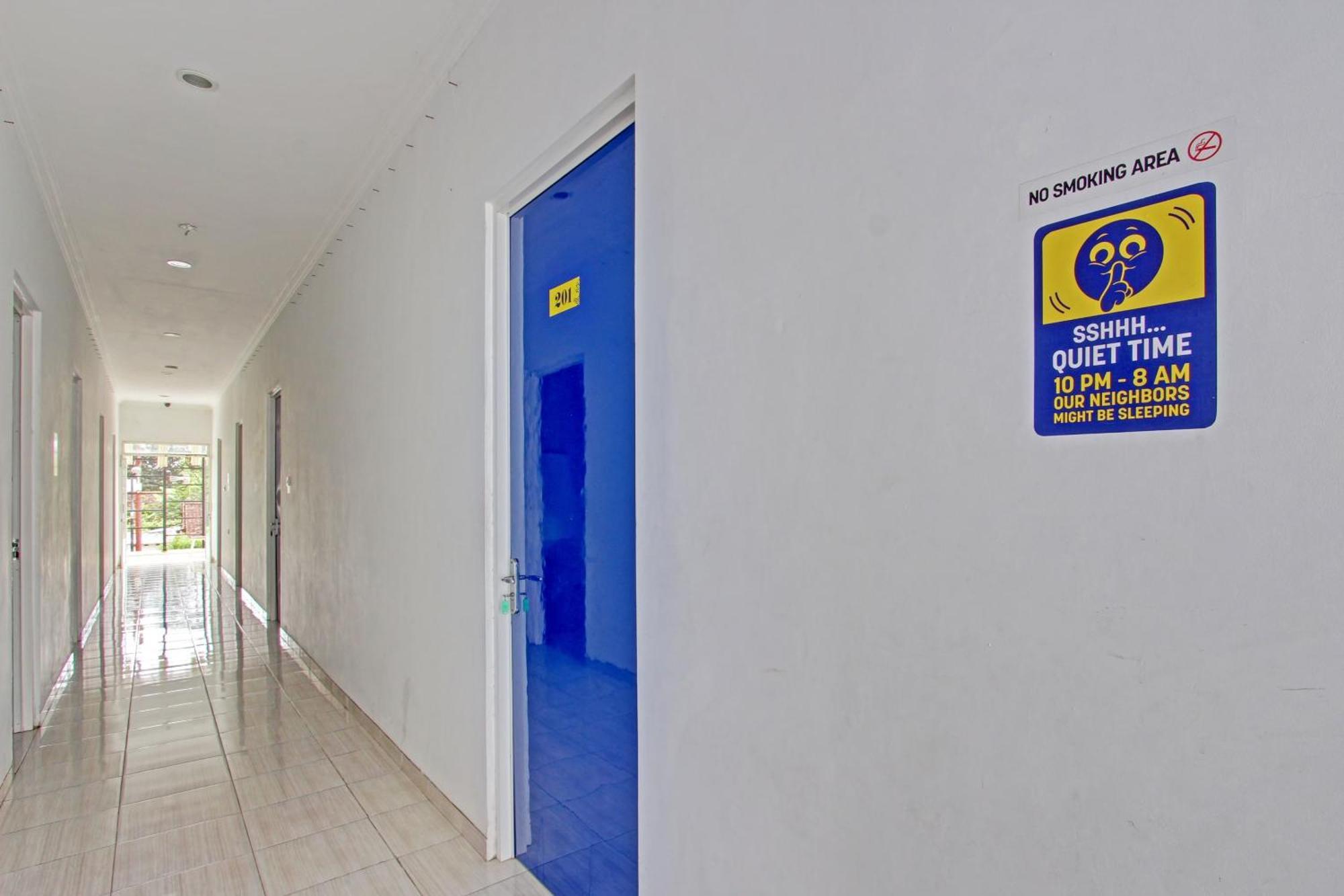 Oyo 91952 Oase Hostel 요그야카르타 외부 사진