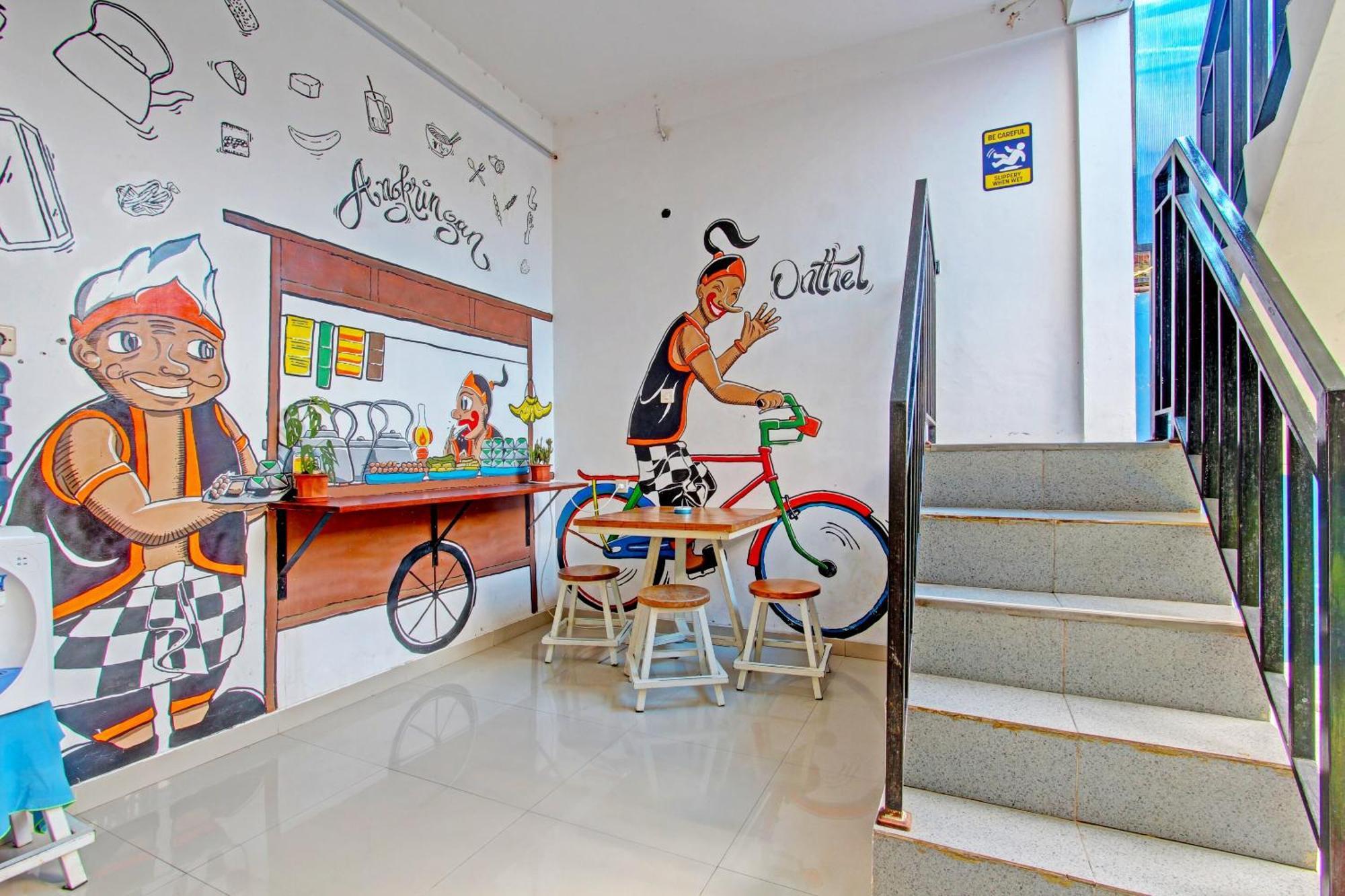 Oyo 91952 Oase Hostel 요그야카르타 외부 사진