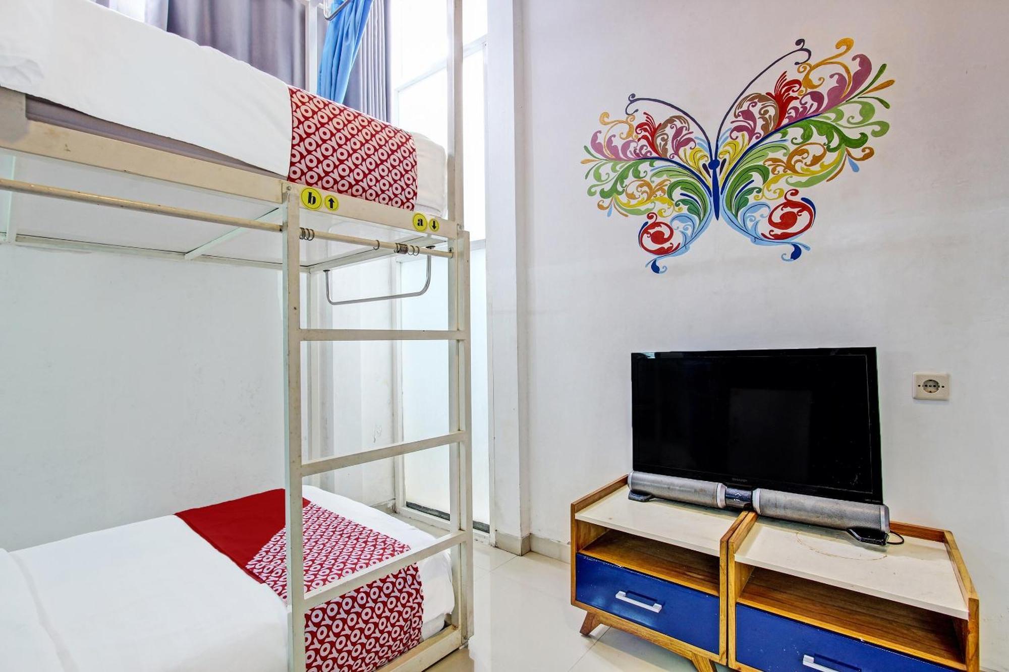 Oyo 91952 Oase Hostel 요그야카르타 외부 사진