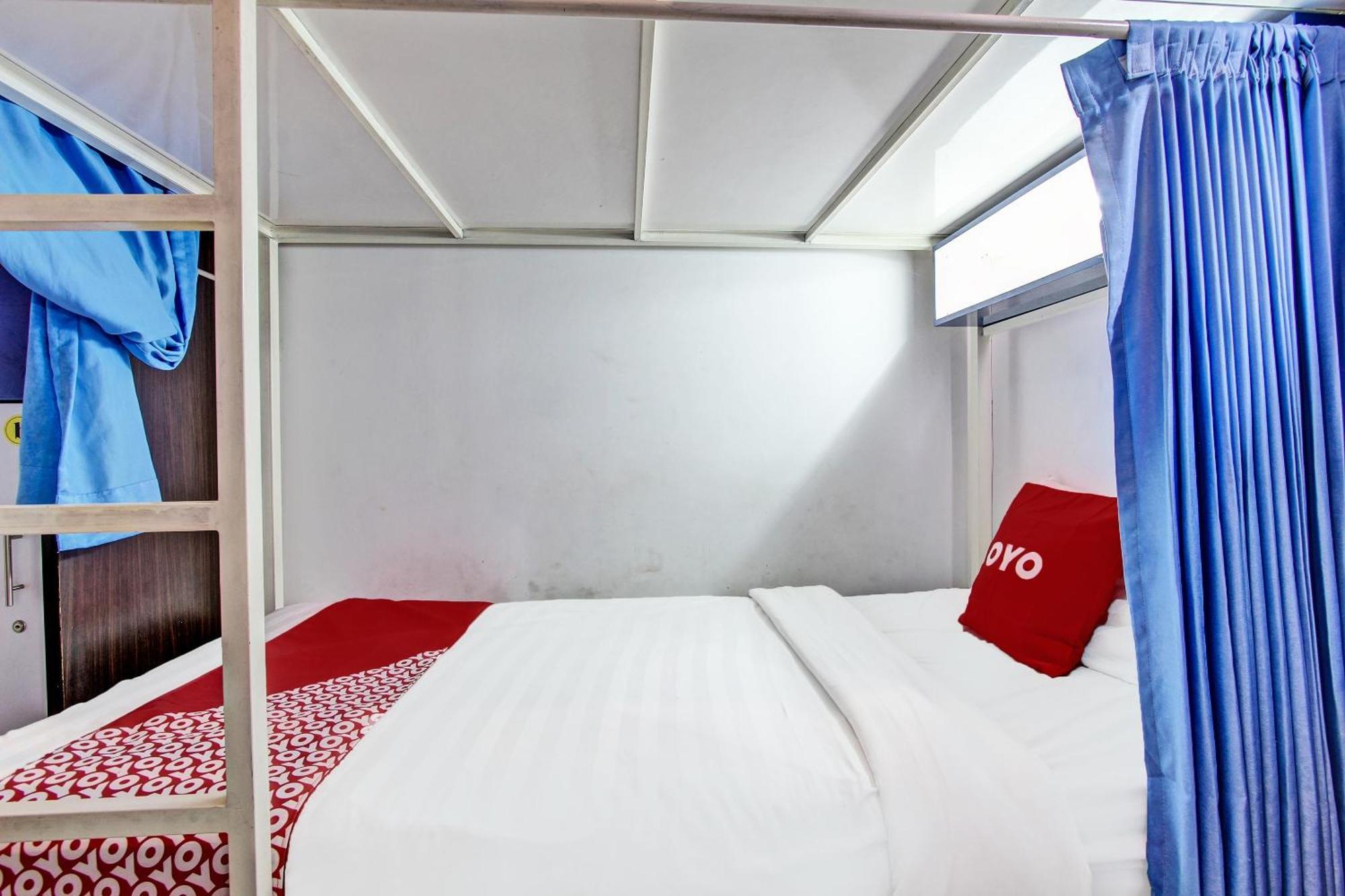Oyo 91952 Oase Hostel 요그야카르타 외부 사진
