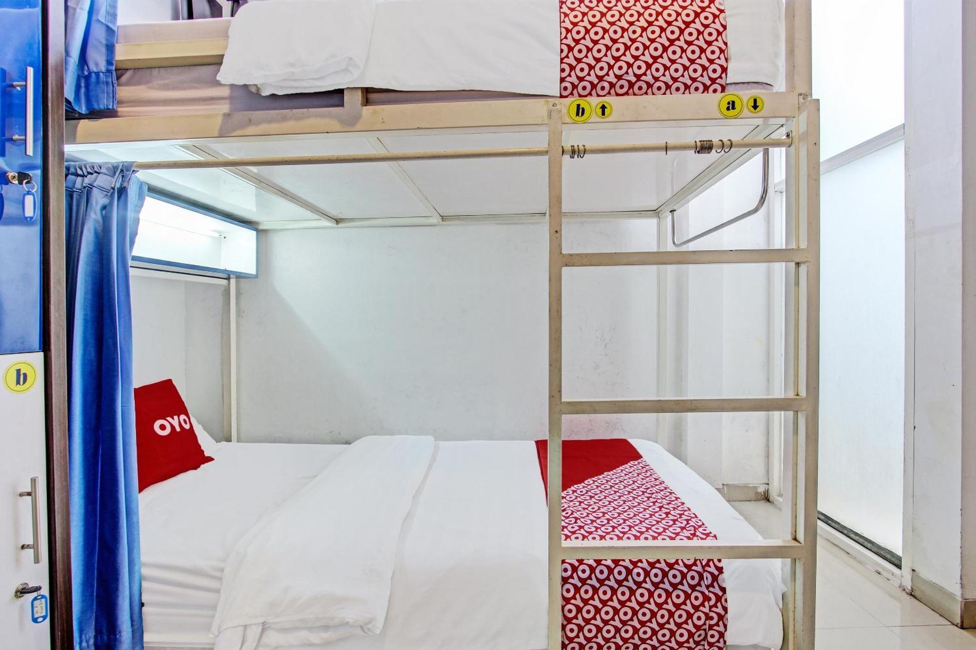 Oyo 91952 Oase Hostel 요그야카르타 외부 사진